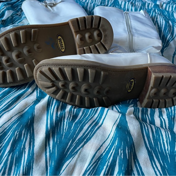 Cougar White Heeled Boots with Buckle - Picture 4 of 9